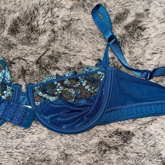 Chantelle Floral Embroidered Blue Underwire Bra | Sz 30D - Picture 6 of 9